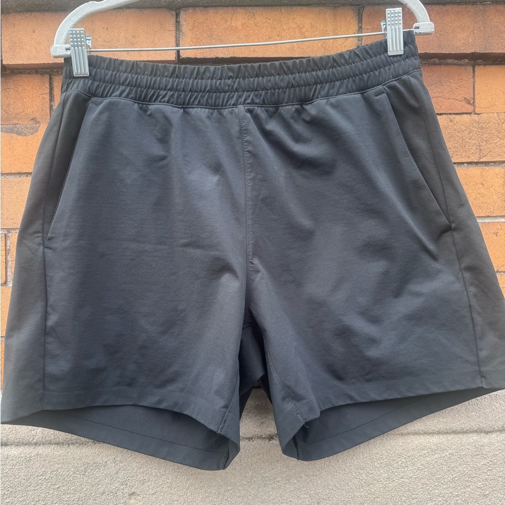 Uniqlo man shorts